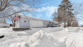 137 4th Ave, Spicer, MN 56288