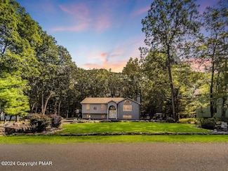 3317 Greenbriar Dr, East Stroudsburg, PA 18301