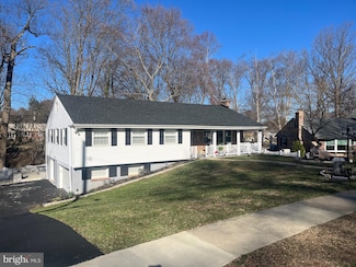 208 Foxcroft Rd, Broomall, PA 19008