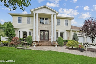 4 Woodhollow Dr, Manalapan, NJ 07726