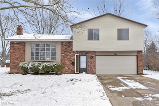 6979 Warrington Dr, North Olmsted, OH 44070