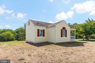 2478 Fairview Dr, Berkeley Springs, WV 25411