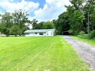 520 Stratford St, Highlands, TX 77562