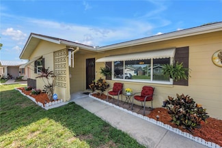 9892 111th St, Seminole, FL 33772