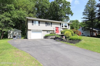 1053 Timothy Ln, Schenectady, NY 12309