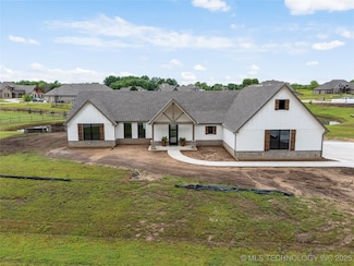 18258 Clear Creek Ct, Claremore, OK 74017