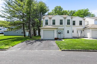 8 S Pointe Cir, Tinton Falls, NJ 07753