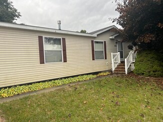 4161 Doral Dr, Muskegon, MI 49442