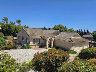 2521 Lynn Way, Vista, CA 92081