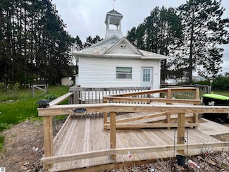 6993 E 34 Rd, Cadillac, MI 49601