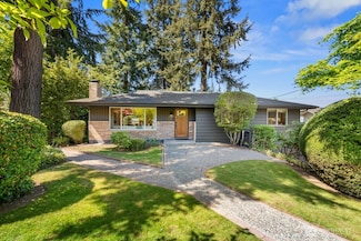 6816 NE 159th St, Kenmore, WA 98028