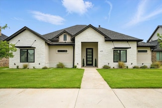604 N 9th St, Wolfforth, TX 79382