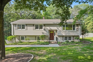 6 Robert Frost Dr, Shelton, CT 06484