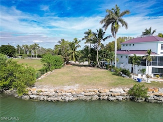 739 Palm Point Dr Unit 33, Goodland, FL 34140