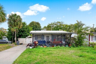 1048 S Ridge Rd, Lantana, FL 33462