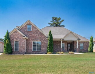 423 Pembrooke Cir SE, Hartselle, AL 35640