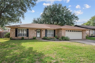 2810 Hillside Dr, Bryan, TX 77802