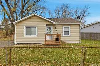 2878 N Williams Lake Rd, Waterford, MI 48329