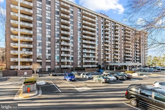 1808 Old Meadow Rd Unit 315, McLean, VA 22102