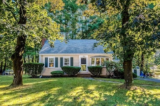 8 Morningside Dr, Walpole, MA 02081