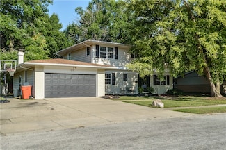317 Hickory Ln, Mattoon, IL 61938