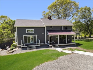 15 River Heights Dr, Wakefield, RI 02879
