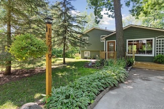 15279 Outer Dr, Linden, MI 48451