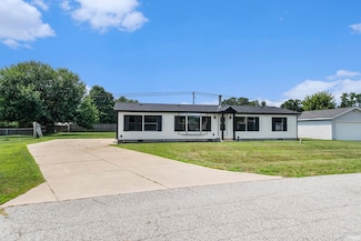 30894 Oaksprings Dr, Granger, IN 46530