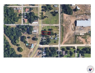 1407 S Lake Dr, Texarkana, TX 75501