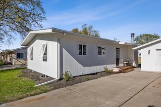 3017 8th St N, Fargo, ND 58102