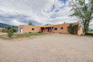 240 Camino Del Santiago, Taos, NM 87571