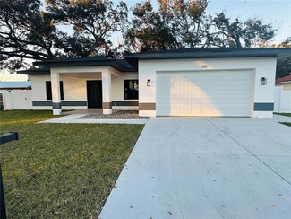 302 E Clay Ave, Brandon, FL 33510