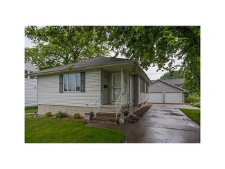 2400 Mallory St SW, Cedar Rapids, IA 52404