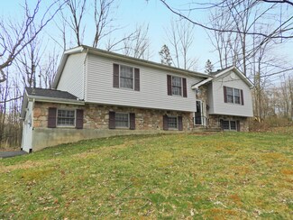 76 Symphony Cir, East Stroudsburg, PA 18301