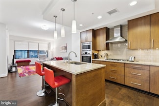 7171 Woodmont Ave Unit 205, Chevy Chase, MD 20815