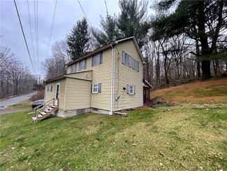 4551 Hollow Rd, New Castle, PA 16101