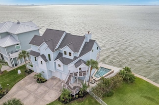 143 Bora Dr, Tiki Island, TX 77554