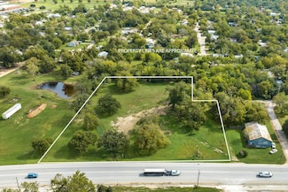 200 E 18 1 2 St, Cameron, TX 76520