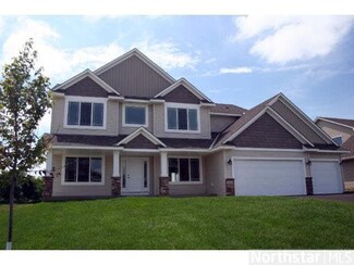 1641 Hunters Ridge Ln, Hugo, MN 55038