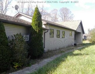 15795 Winfield Rd, Winfield, WV 25213