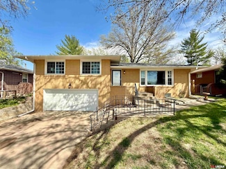 830 S 70th St, Lincoln, NE 68510