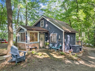 3570 Parkway Ct, Hillsdale, MI 49242