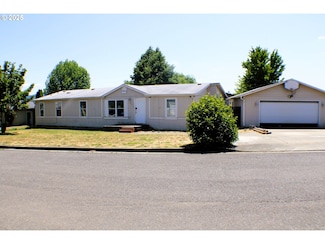 117 Adams Loop, Roseburg, OR 97471
