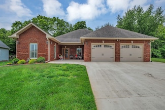 708 Valencia Dr, Clarksville, TN 37043