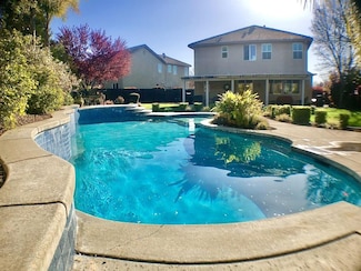 899 Keely Dr, Roseville, CA 95678