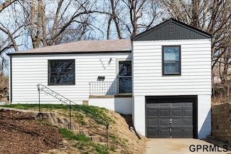 6529 N 35th St, Omaha, NE 68112
