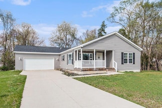 525 66th St SE, Grand Rapids, MI 49548