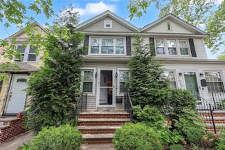 70-47 Manse St, Flushing, NY 11375