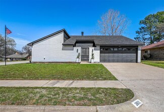 2801 Woodpath Ln, Bedford, TX 76021