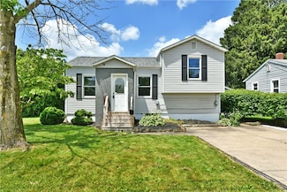 49 N Oakdale Ave, Hermitage, PA 16148